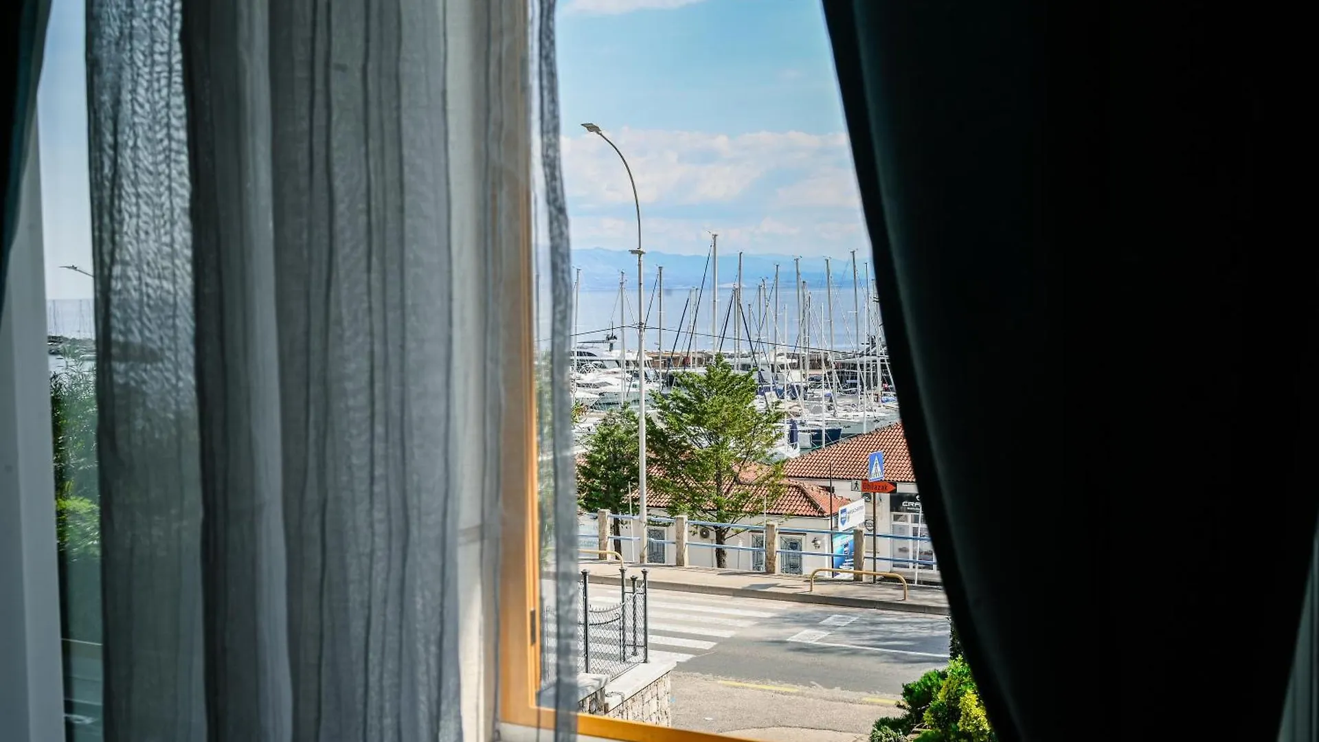 Seafront Apartment Ičići