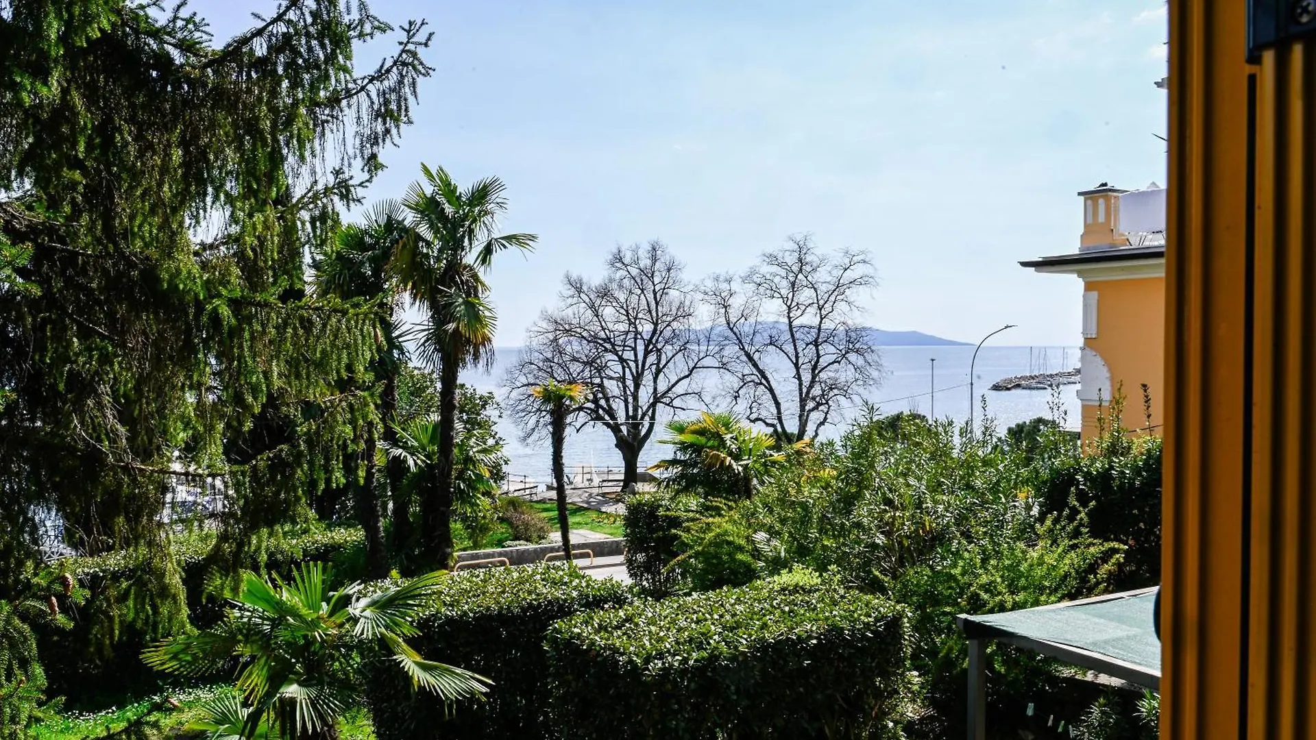 Seafront Apartment Ičići Croaţia